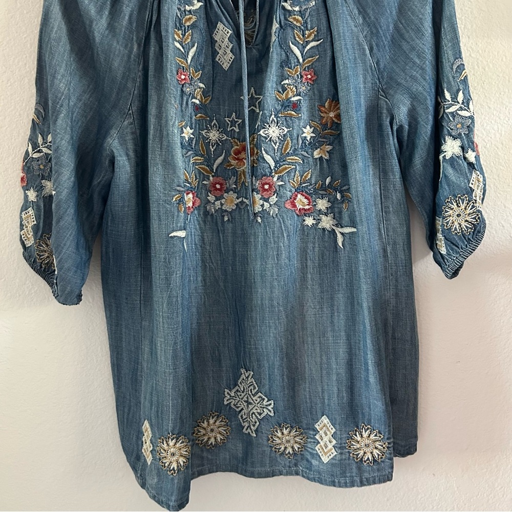 NWT Katie & Kyla Seo Embroidered Chambray Blouse - Picture 6 of 13